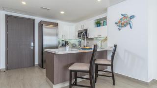 Lavish 1 bedroom Beach Front Condominium Encantame C-1403 - 6