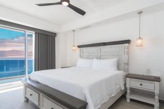 Lavish 1 bedroom Beach Front Condominium Encantame C-1603 - 4