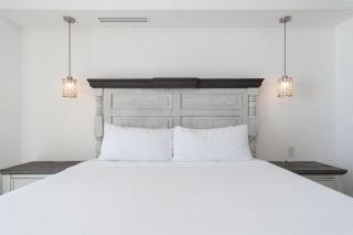 Lavish 1 bedroom Beach Front Condominium Encantame C-1603 - 3