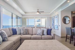 Luxury modern condo at Encantame Towers E1405 - 5