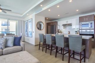 Luxury modern condo at Encantame Towers E1405 - 1