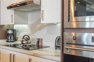 Imagine coming to this gorgeous 2 bedroom condo E1002 - 5