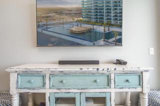 Imagine coming to this gorgeous 2 bedroom condo E1002 - 4