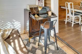 Lake Okeechobee Dockside Cabin with Pool Access - 1