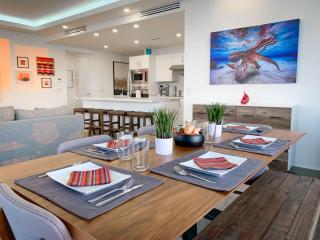 Stunning 2 bedroom Corner Beach Front Condominium Encantame C-1105 - 2