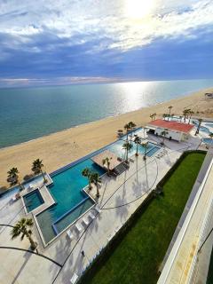 Beautiful 2 bedroom Corner Beach Front Condominium Encantame Velero 905 - 4