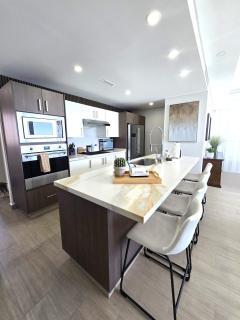 Beautiful 2 bedroom Corner Beach Front Condominium Encantame Velero 905 - 1