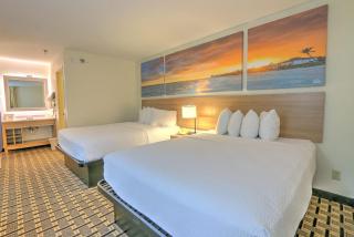 Suite - 2 Queen Beds - 5