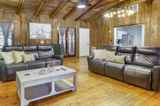 Smart TV and Spacious Yard Peaceful Pope Retreat - 6