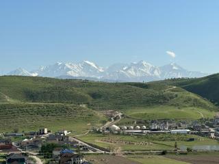 Уютная квартира с видом на горы - 0