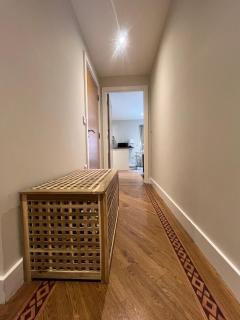 Modern 1 Bed Apartment with Balcony Canal Wharf Birmingham - 8