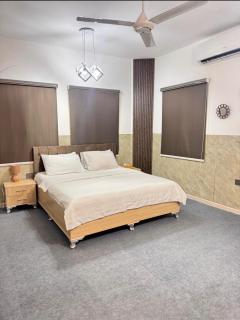 غرف فندقية راقية في شارع الموج - موقع مميز - 9