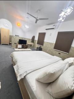 غرف فندقية راقية في شارع الموج - موقع مميز - 8