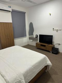 غرف فندقية راقية في شارع الموج - موقع مميز - 2