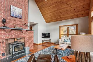 Treetops: 4 br, woodstove, a/c, deck views, firepit, garage, great location - 9