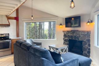 Beachfront Cabin! Private! Ocean Views! Firepit! Shelley Family Cabin - 8