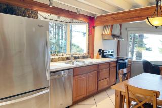 Beachfront Cabin! Private! Ocean Views! Firepit! Shelley Family Cabin - 6