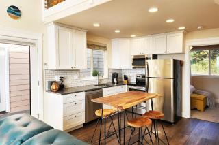 Ocean View! Charming Home with Loft, Sleeps 6! Secluded Searose - 9