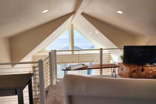 Ocean View! Charming Home with Loft, Sleeps 6! Secluded Searose - 1