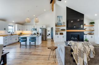 Close to Ocean Beaches, Hot Tub! Fire Pit! Dog Friendly! Seas the Moment - 6