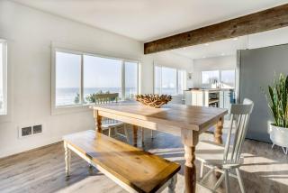 Ocean Front with Spectacular Views! 2 Bedroom, 2 Bath! Seal Rock Cottage! - 4