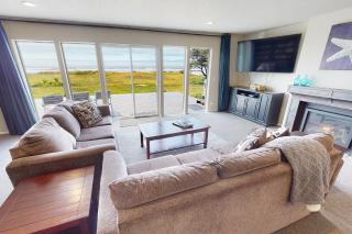 Ocean Front, Amazing Views! Hot Tub! Sandy Seclusion - 8