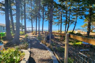 Bayfront Home! Walk to Everything! Hot Tub! Salty Siren - 0