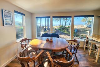 Bayfront Home! Walk to Everything! Hot Tub! Salty Siren - 3