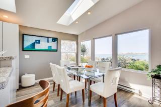 Fish From Your Back Yard! Ocean & Bay View! Hot Tub! Red Door House - 4