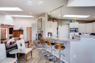 Fish From Your Back Yard! Ocean & Bay View! Hot Tub! Red Door House - 2