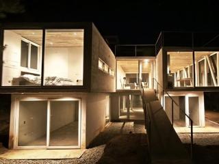 Concrete house overlooking the ocean and beach access - 3