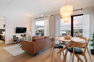 Aurora City Center Suite - City & Mountain View - 1