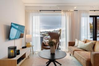 Aurora City Center Suite - City & Mountain View - 6