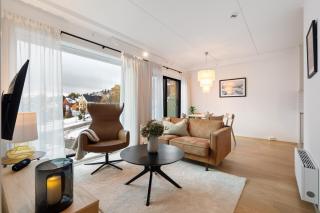 Aurora City Center Suite - City & Mountain View - 5