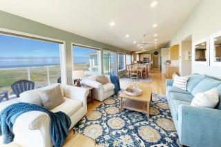 Beautiful Ocean Front Home! Sweeping Ocean Views! Pacific Sands - 0