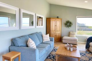 Beautiful Ocean Front Home! Sweeping Ocean Views! Pacific Sands - 9