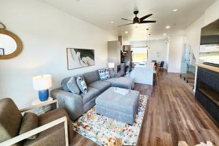 New Townhouse! Hot Tub! Dog Friendly! Short Walk to the Beach! Rainshadow Retreat - 0