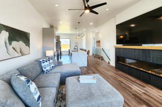 New Townhouse! Hot Tub! Dog Friendly! Short Walk to the Beach! Rainshadow Retreat - 9