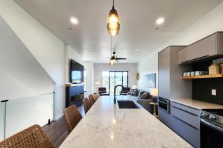 New Townhouse! Hot Tub! Dog Friendly! Short Walk to the Beach! Rainshadow Retreat - 8