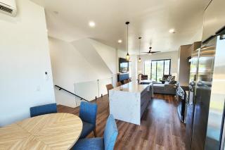 New Townhouse! Hot Tub! Dog Friendly! Short Walk to the Beach! Rainshadow Retreat - 6