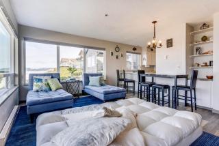 Ocean Front Condo, View of Lighthouse, Nye Beach! Nye Beacon - 8