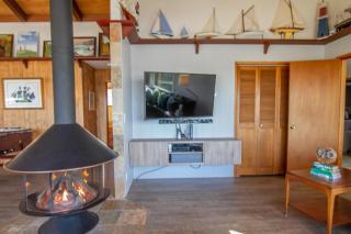 Hot Tub! Ocean Front & Dog Friendly! Ocean Watch - 4