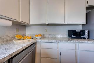 Ocean Front Condo, View of Lighthouse, Nye Beach! Nye Beacon - 1