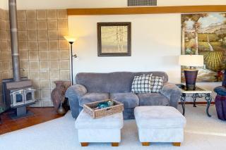 Ocean View Home in Newport! Short Walk to Sandy Beach! Cliffside Retreat - 8