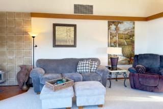 Ocean View Home in Newport! Short Walk to Sandy Beach! Cliffside Retreat - 7