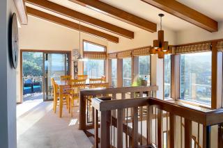 Ocean View Home in Newport! Short Walk to Sandy Beach! Cliffside Retreat - 3