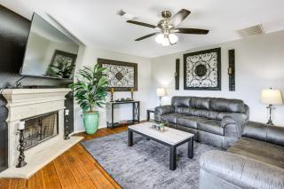 Game Room and Gym! Solar-Powered Home in Houston - 0