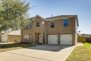 Game Room and Gym! Solar-Powered Home in Houston - 7