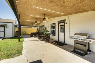 Game Room and Gym! Solar-Powered Home in Houston - 8