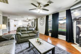 Game Room and Gym! Solar-Powered Home in Houston - 5